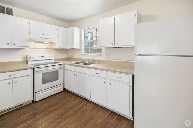 2BR, 1BA - Kitchen
