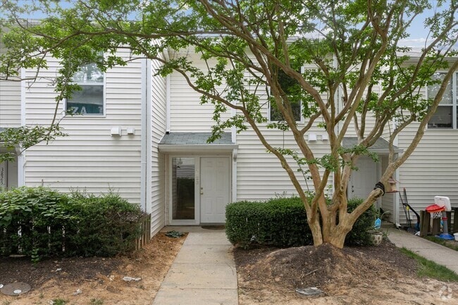 Building Photo - 3823 Staffordshire Ln Rental