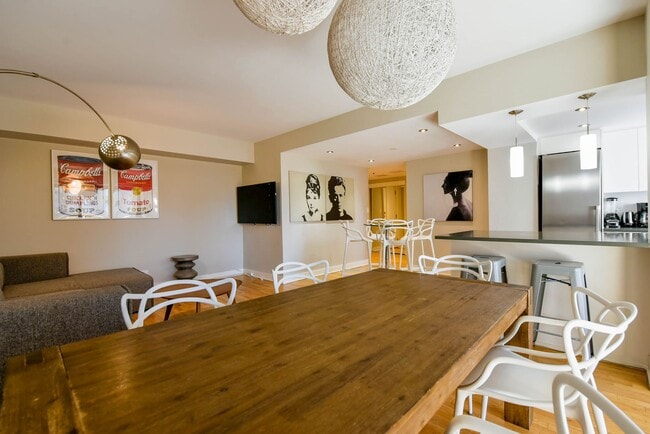 Building Photo - 3435 Rue Drummond Unit 0010B