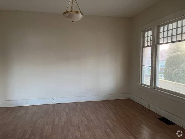Building Photo - 204 W Market St Rental