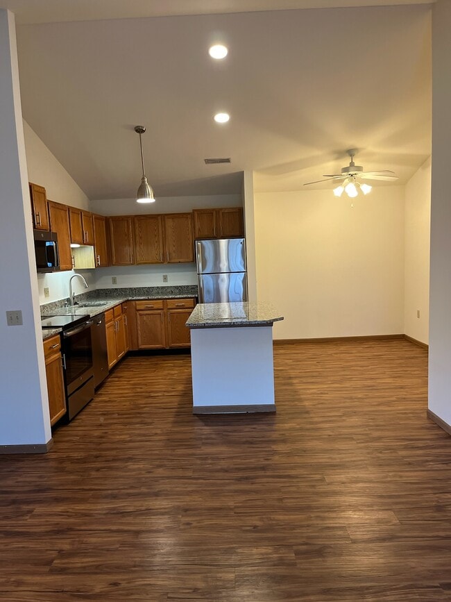 Photo - Prairie Oaks Apartments