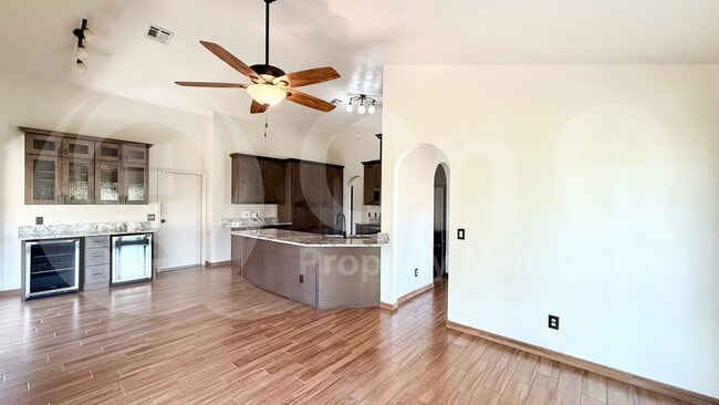 Photo - 601 S Kenwood Ln