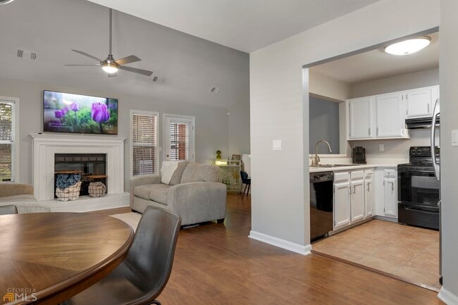 Photo - 5150 Laurel Bridge Ct SE