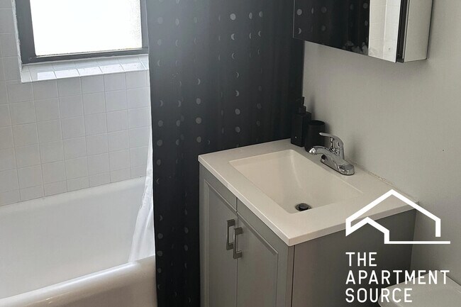 Photo - 1913 W Larchmont Ave Unit 3B