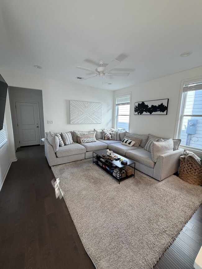 Photo - 215 Honeysuckle Wy