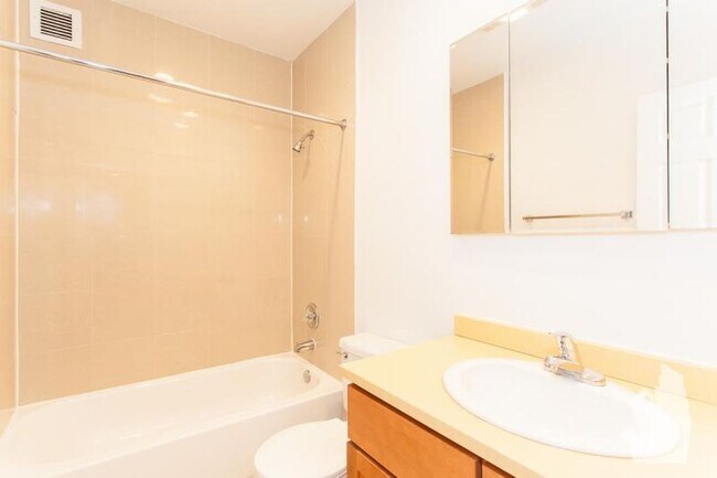 Photo - 4607 N Sheridan Rd Unit 903