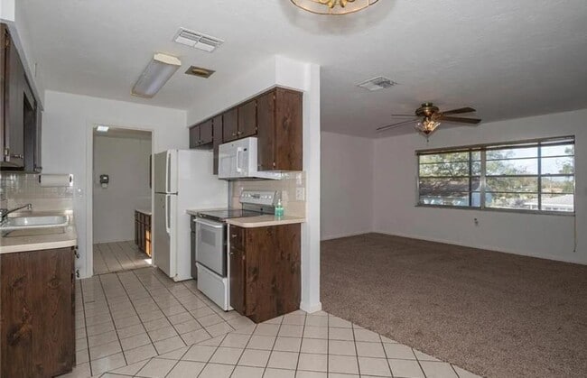 Photo - 209 S Lee St