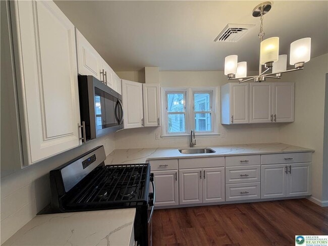 Photo - 1640 Stanhope St