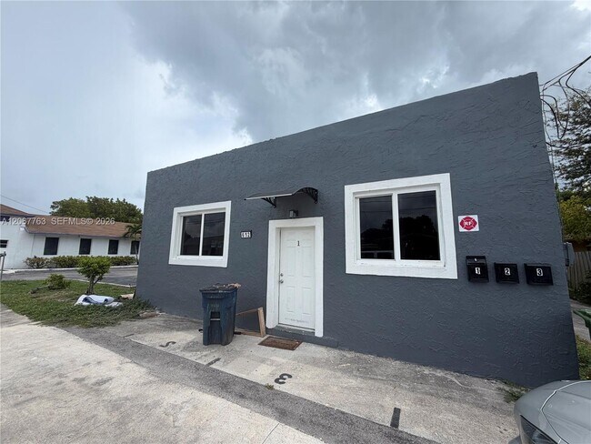 Building Photo - 612 NW 2nd Ave Unit 1