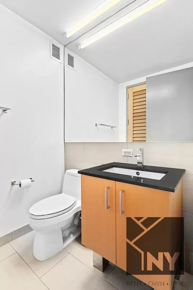 Photo - 8 Barclay St Unit 25U