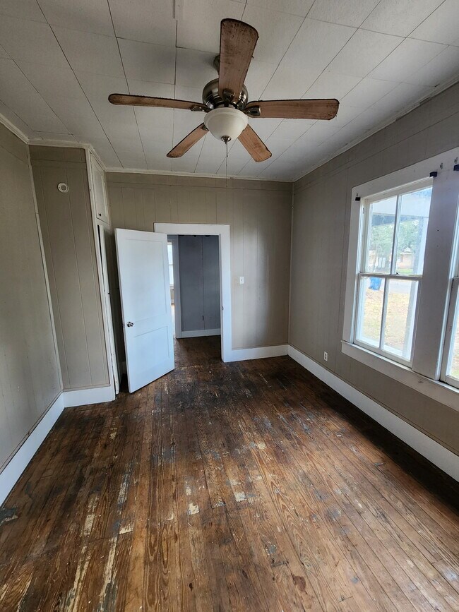 Photo - 517 Lasalle St