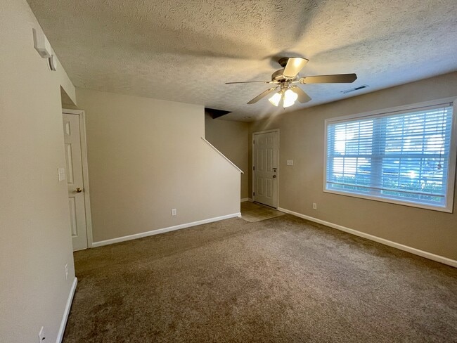 Photo - 125 Primrose Ln