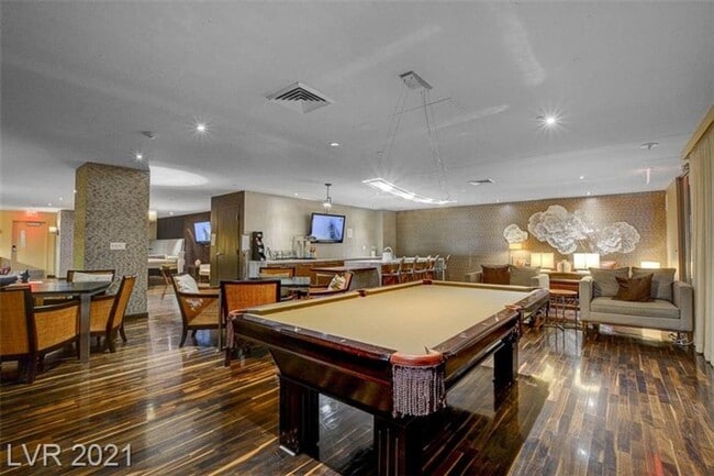 Photo - Gorgeous Upgraded 2 Bedroom ONELV Unit For Lease!