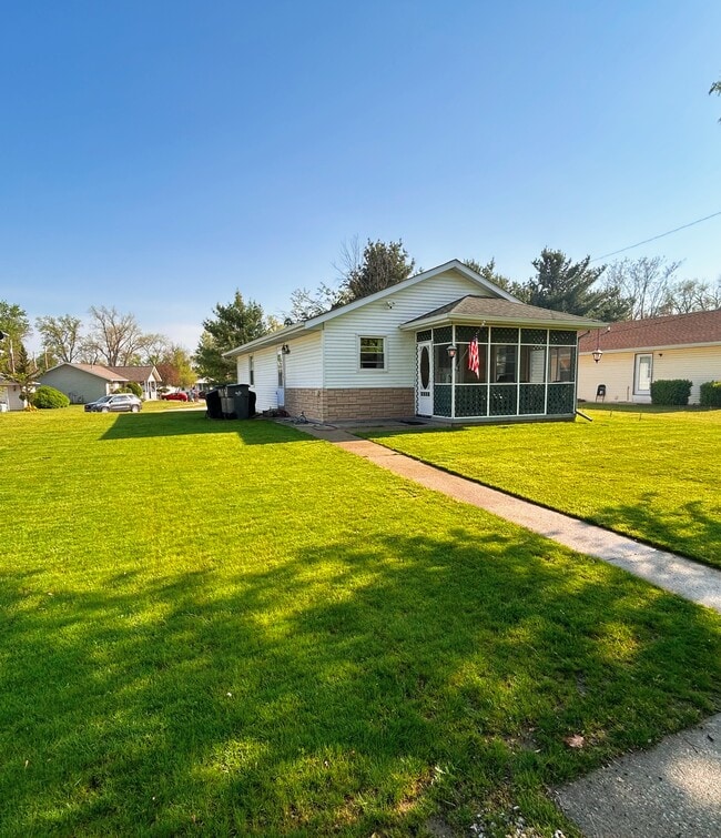 Building Photo - 614 Mercer Ave