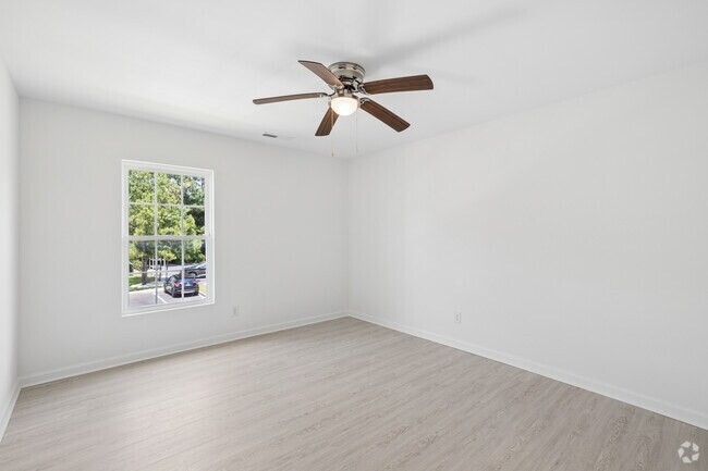 2BR, 2BA - 1,000SF - Primary Bedroom