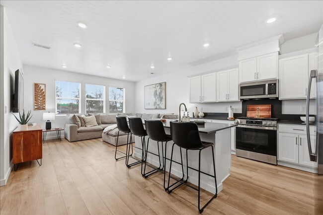 Building Photo - 4226 W Perspective St