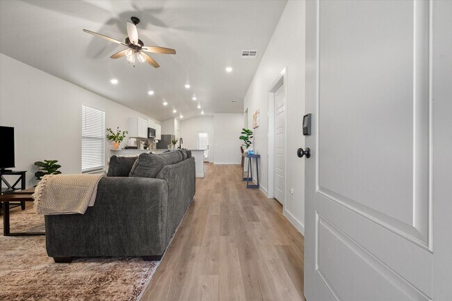 Photo - 2505 Kenwood Ave