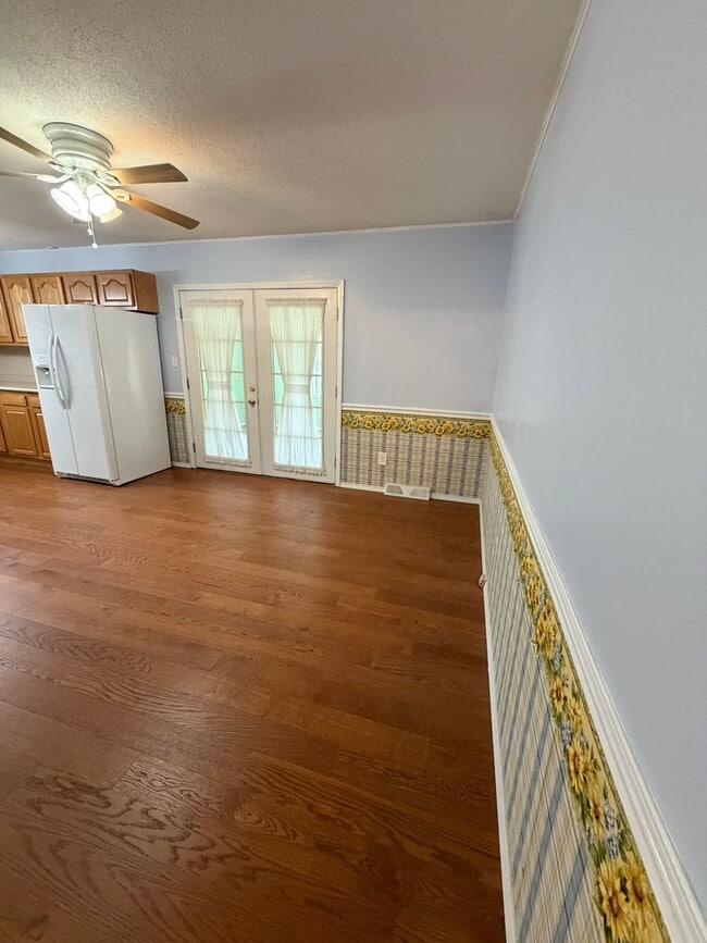 Photo - 3 Bedroom | 1 Bathroom | 2 Car Garage | Springfield MO!
