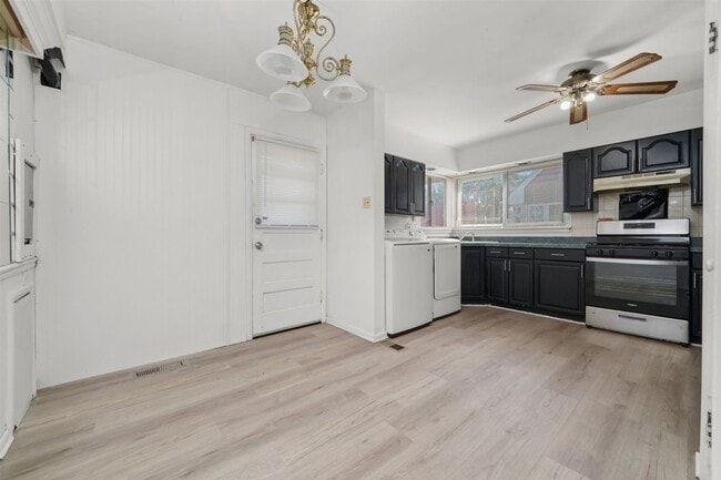 Photo - 17007 Oakwood Ave