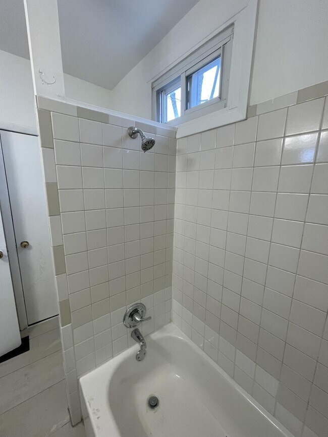 Photo - 1919 Dalkeith St