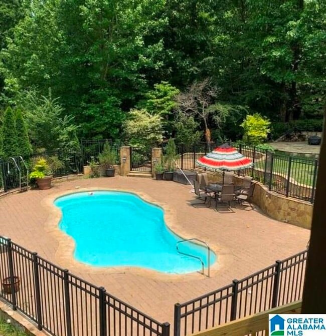 233 Oaklyn Hills Dr