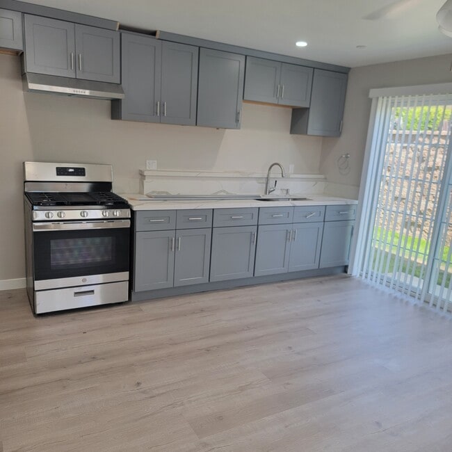 Photo - 508 S Walnut St Townhome