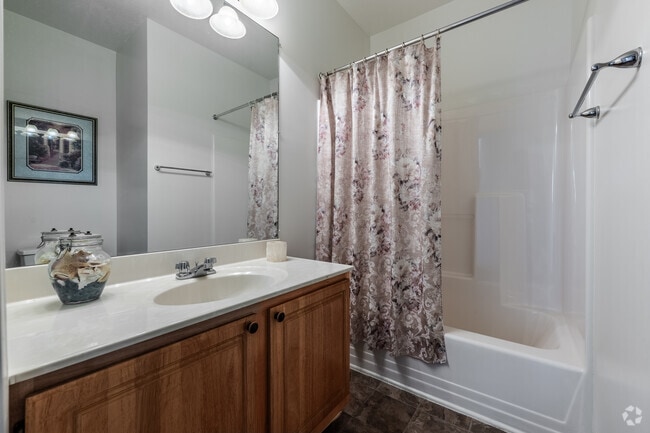 2BR, 2BA - 1,325SF - Bathroom