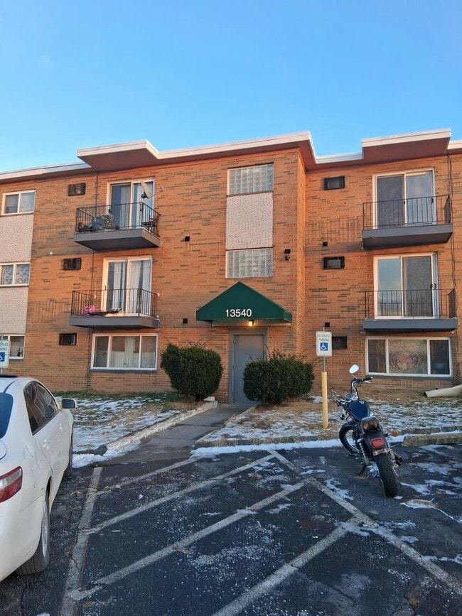 Building Photo - 13540 Superior Ave Unit 309