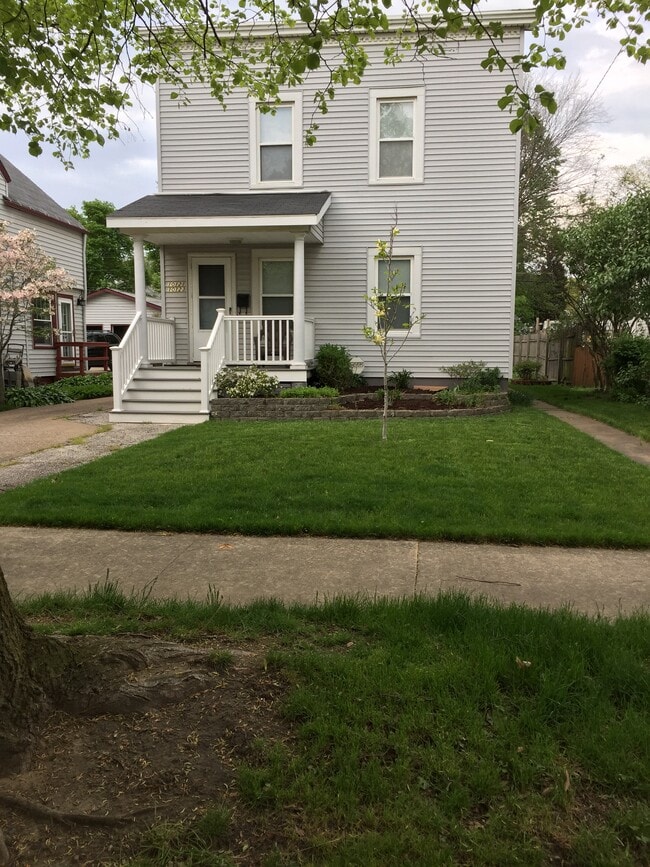 Building Photo - 10121 Foster Ave Unit 10123