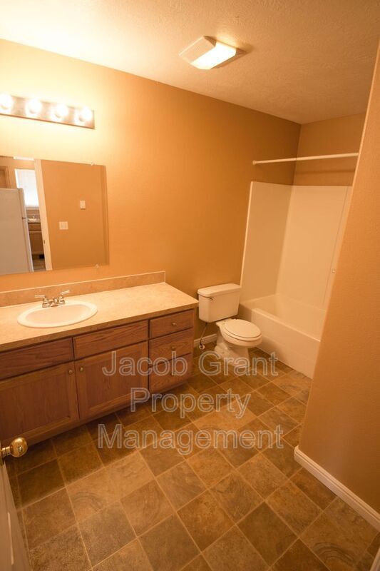 Photo - 975 Eve Dr