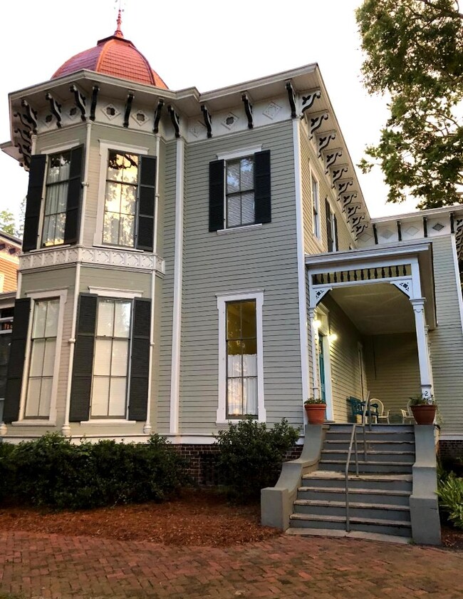 Building Photo - 215 W Gwinnett St Unit Apt. 1