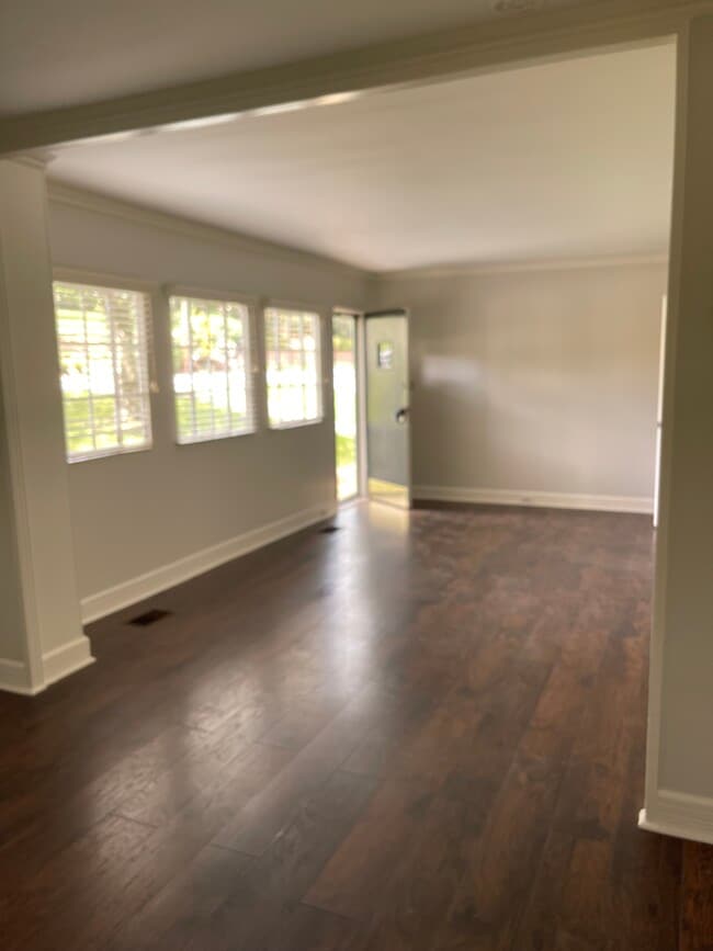 Photo - 1009 E Dallas Rd