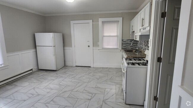 Building Photo - 1518 Pembroke St Unit 2R Rental