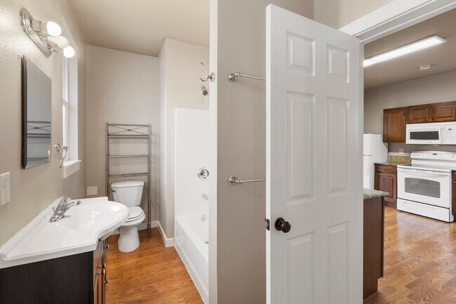 Photo - 512 E 34th St