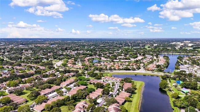 Photo - 570 Woodgate Cir