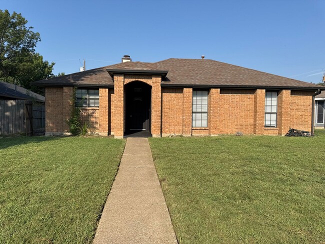 Building Photo - Move in Special 50% Off First Months Rent. Gorgeous 3 bed 2 bath - Welcome Home to Rowlett, TX