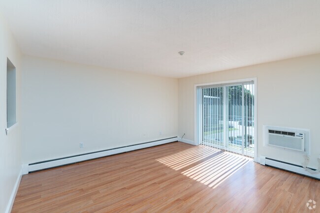 2BR, 1.5BA - 966SF - Living Room