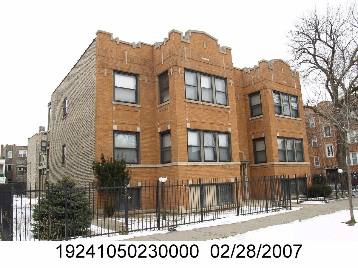 Photo - 6353 S Richmond St Apartments