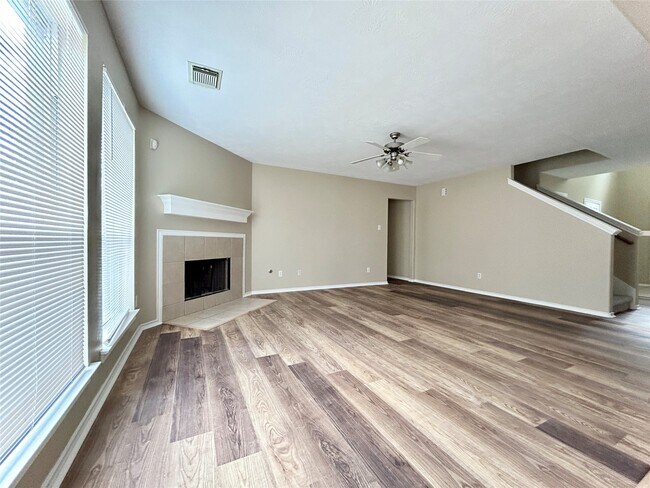 Photo - 21814 Kardy St