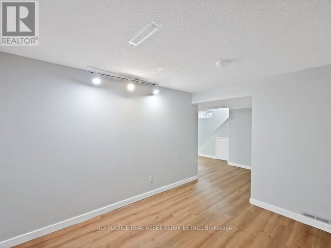 Photo - 6 Jasmin Crescent