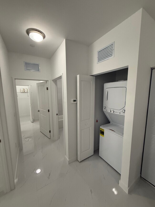 Photo - 810 SW 71st Ave Unit B21