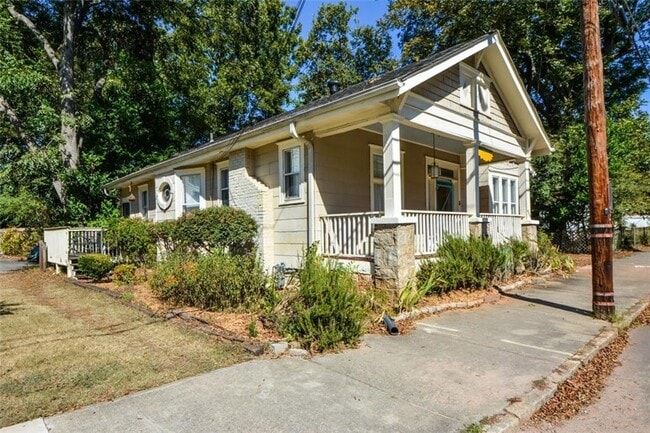 Photo - 404 Ormond St SE