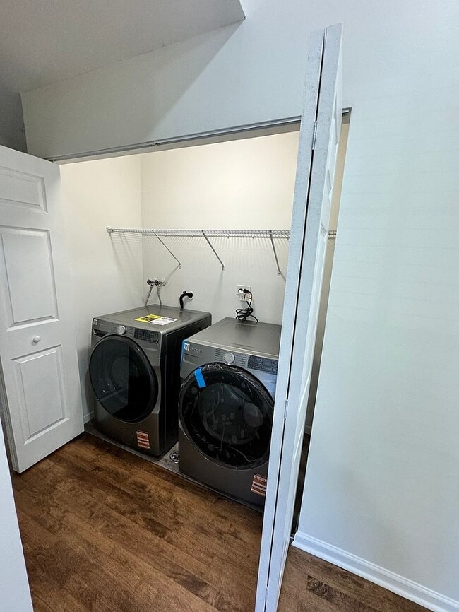 Building Photo - 1940 Navarone Dr