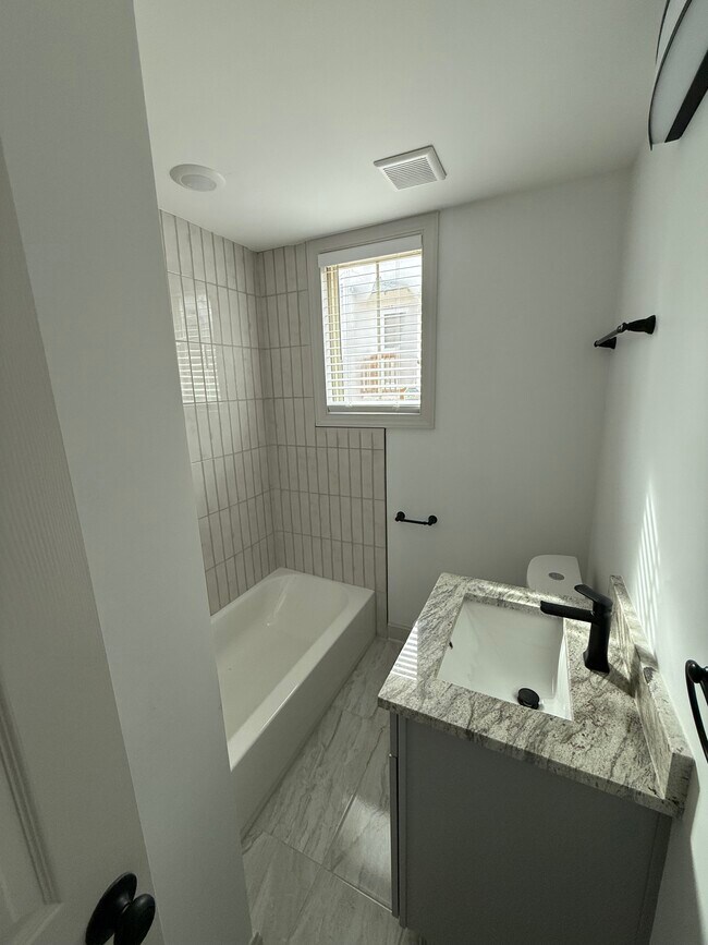 Photo - 335 Spikes St