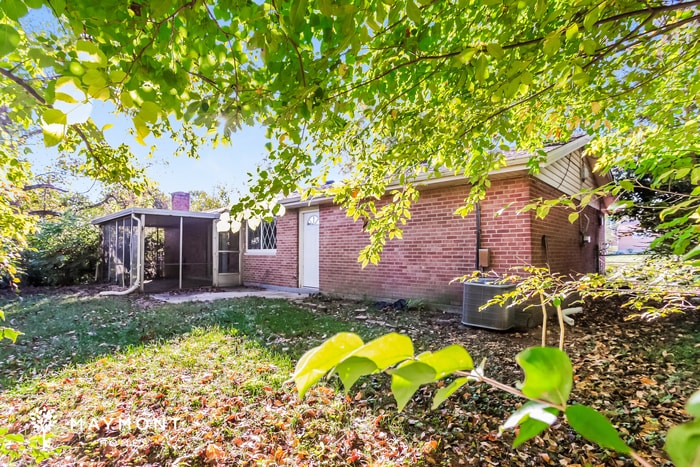 Photo - 2540 Highwood Ln