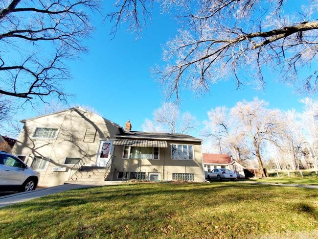 Front of Building - 2418 Pine St Unit #404