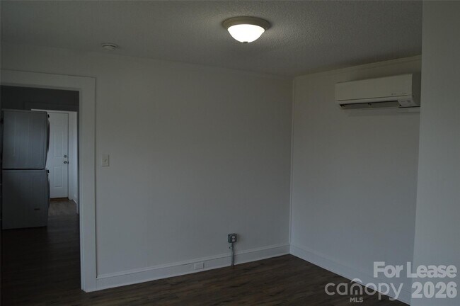 Photo - 709 S Elm St