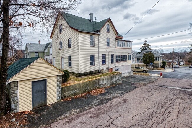 92 Pine St Unit 2