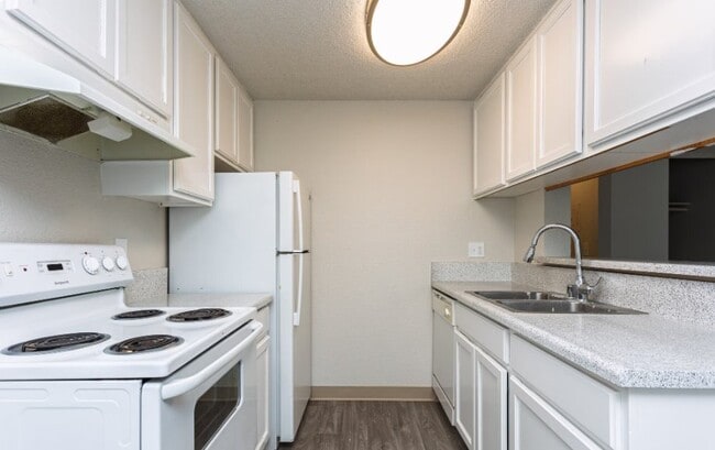 Building Photo - 3218 S Monroe St