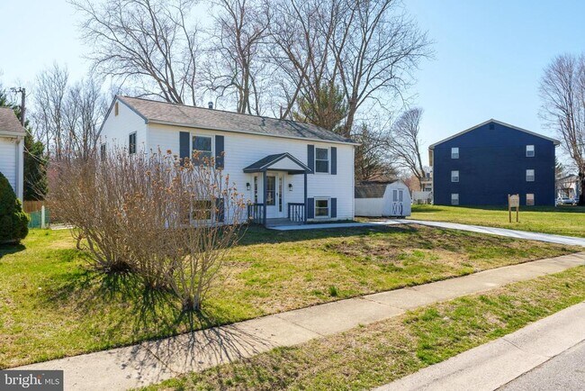 Building Photo - 150 Fairway Rd